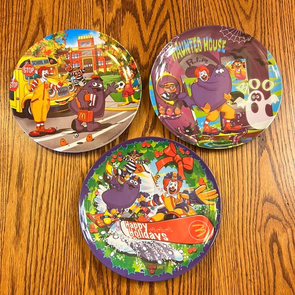 3 McDonald’s Melamine Colectors Plates - School time, Haunted House & Christmas - Picture 1 of 11